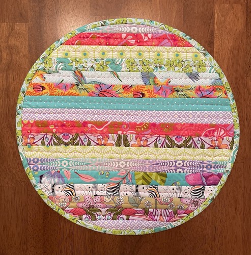 Round tula pink quilted - 16”,