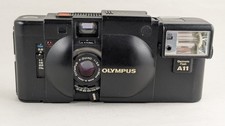 Compact argentique télémétrique Olympus XA 2.8/35 avec son flash spécifique A11