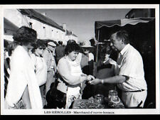 LES HEROLLES prés de MONTMORILLON (86) MARCHAND d'OUVRE BOCAUX au Marché en 1985