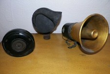 3 Anciens Klaxon  dont TV2