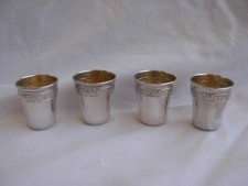 SERIE DE QUATRE GOBELETS A