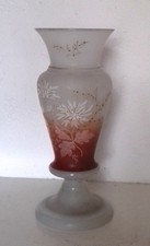 Vase en opaline sur piedouche