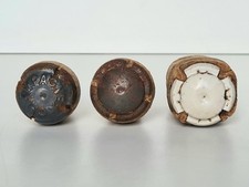 3 anciennes capsules de Champagne Blanquette Crémant sur leurs bouchons en liège