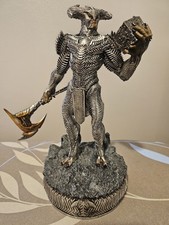 Statue Steppenwolf Iron