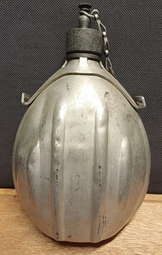 Ancienne gourde militaire