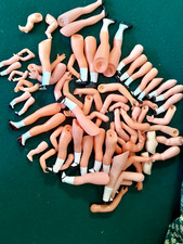 LOT DE BRAS ET JAMBES DE