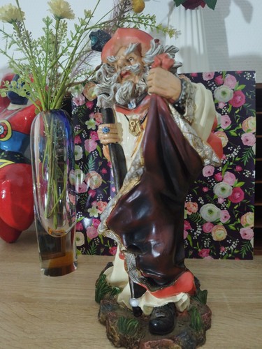 Statue sorcier avec - , bâton