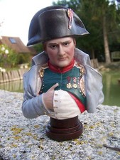 RE0208    FIGURINE STATUETTE