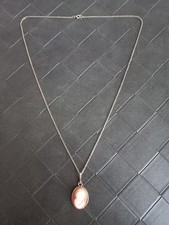 chaine + pendentif camée