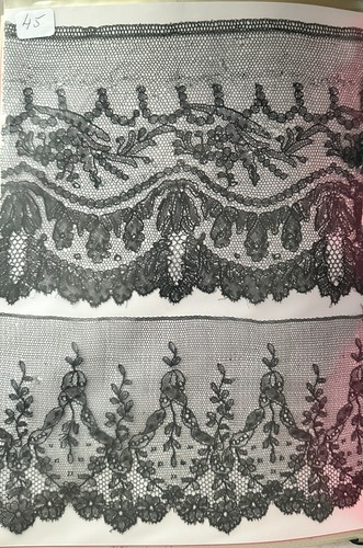 Dentelle ancienne sur carton - ancienne,