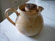 cruche en gres de Moustier