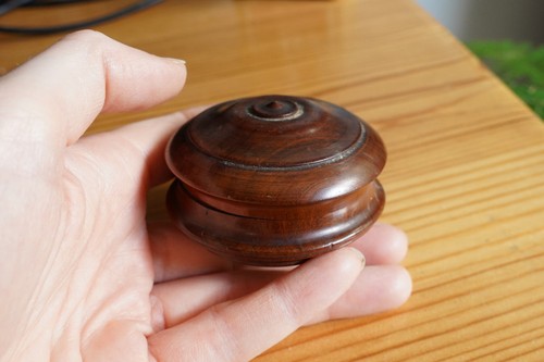 Petite boite ronde bois - en,