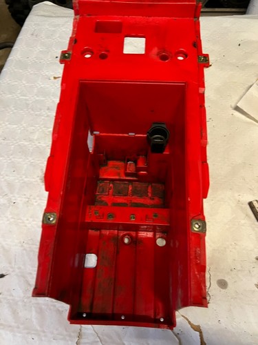 Carenage batterie kymco 150 - batterie,