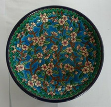 1926- PLAT CREUX sur pied- Fleurs roses fond bleu-22cm- Emaux de Longwy -Superbe