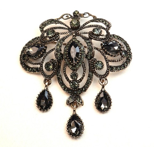 Elégante broche fantaisie - elégante,