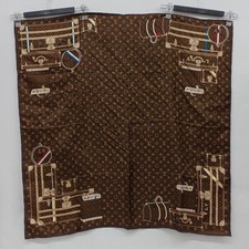 LOUIS VUITTON Carré Monogram