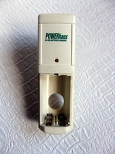Chargeur de 4 piles rechargeables AA Marque  POWERHAUS