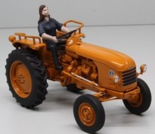 REPLICAGRI, RENAULT D30  avec chauffeur, échelle 1/32, REP143