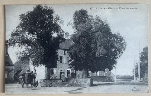 Viplaix auvergne place du - viplaix, auvergne.
