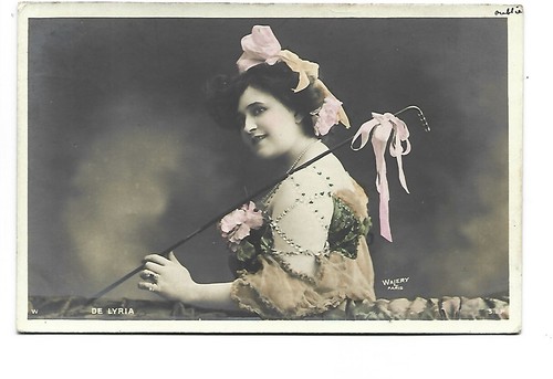 Opera theatre femme artiste - ,