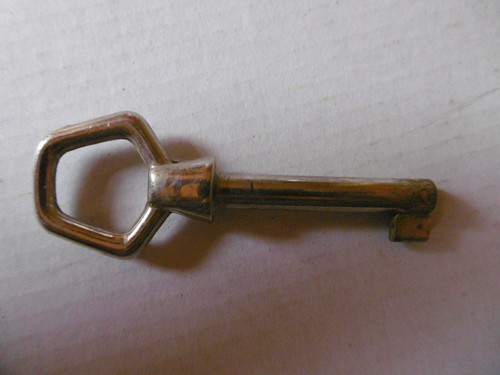 Clé clef ancienne creuse - ancienne, /