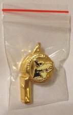 PIN'S POLICE MONTROUGE CHARLIE BERGER ALLEMAND SIFFLET / EXCELLENT ETAT