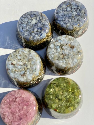 Single crystal orgone - p,