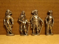 KINDER (style) - 4 Personnages (les 3 mousquetaires)