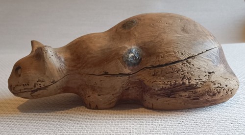 Chat couché sculpture - , bois
