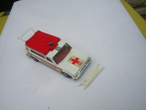 Ambulance matchbox super king - ambulance,