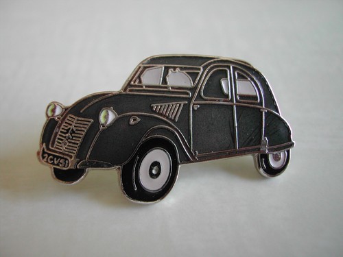 Pin émaillé voiture - pin's,