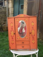 ARMOIRE DE POUPEE . 1930