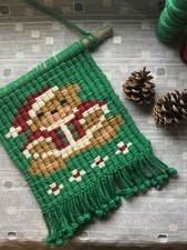 Ours de Noël en macramé fait main – décoration murale bohème