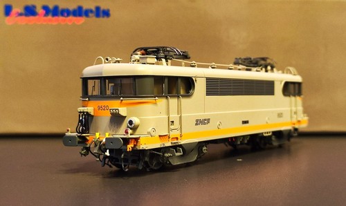 Models 10225 locomotive - 10225,