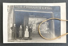 Carte Photo a identifie CPA Devanture magasin aux produits extra Personnages
