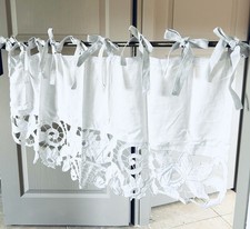 CANTONNIÈRE « Broderies » Fait main, blanc dentelle, style vintage, ancien