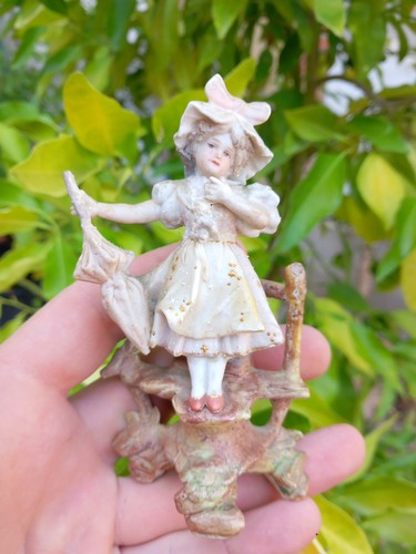 Statuette fillette ombrelle - statuette,