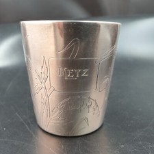 Jolie timbale gobelet Métal