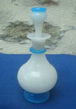 V70 Flacon Parfum Carafon Opaline Laiteuse Blanc Bleu XIXe Baccarat ? Charles X