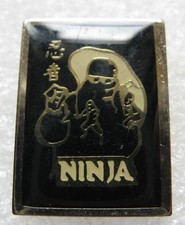 Pin's Un Ninja Couleur Noir et blanc #398