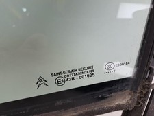 Custode avant gauche (porte)