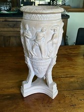 Vase, Urne ancien avec bas