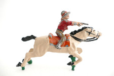 Figurine plomb Far West Cowboy  avec pistolet sur cheval au galop