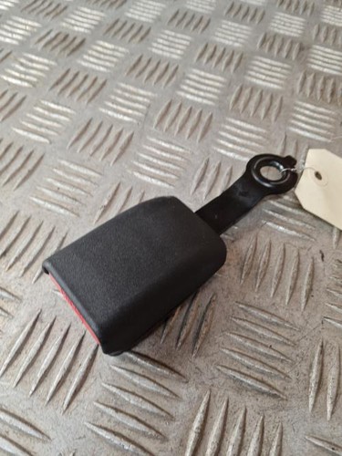 Attache ceinture avant gauche