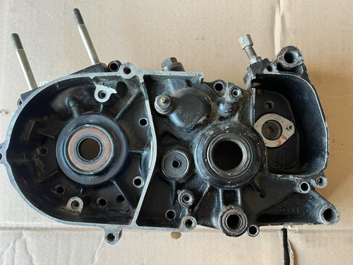 Carter moteur gauche cote - moteur,