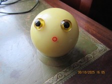 PORTE MONTRE/BAGUES 19 EME PERROQUET BRONZE plus UNE BOULE DE BILLARD ANCIENNE 