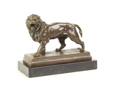 Sculpture en bronze d'un lion