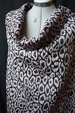 Cavalli.Superbe jacquard façonné motif animal panthere leopard biface rose noir