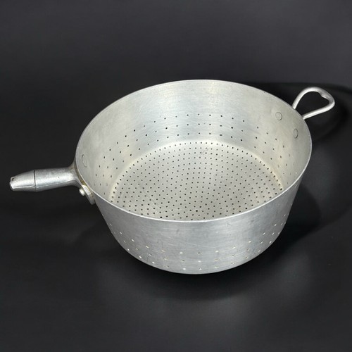 Ancienne passoire aluminium - passoire,