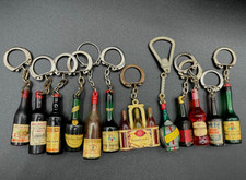 Lot 12 Porte-clés Miniatures Bouteilles d’Alcool – Vintage Publicitaires Vin etc